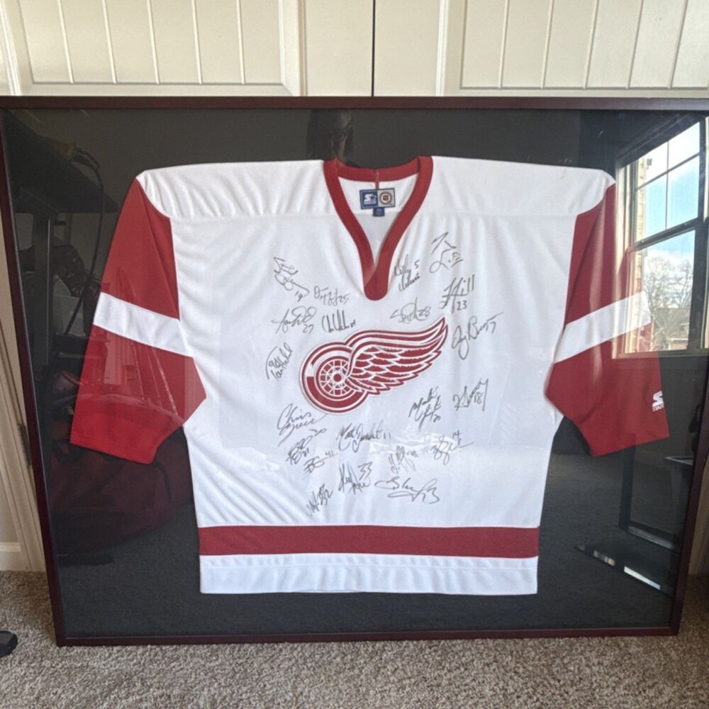 Detroit Red Wings 2XL White/Red Autographed Framed Starter Jersey Hockey